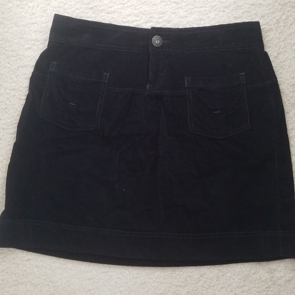 Athleta Dresses & Skirts - Athleta black corduroy skirt size 6